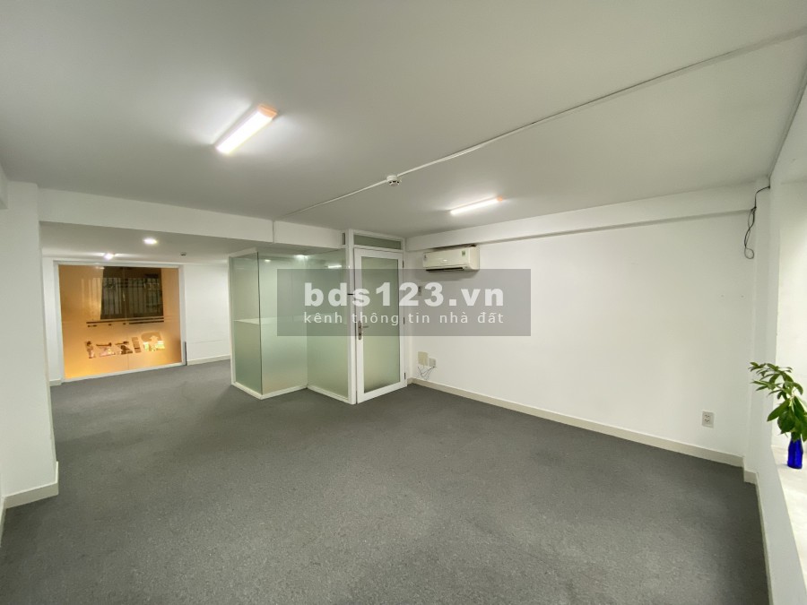 Cho thuê căn phòng dt 35m2, ngay trung tâm thành phố, camera giám sát