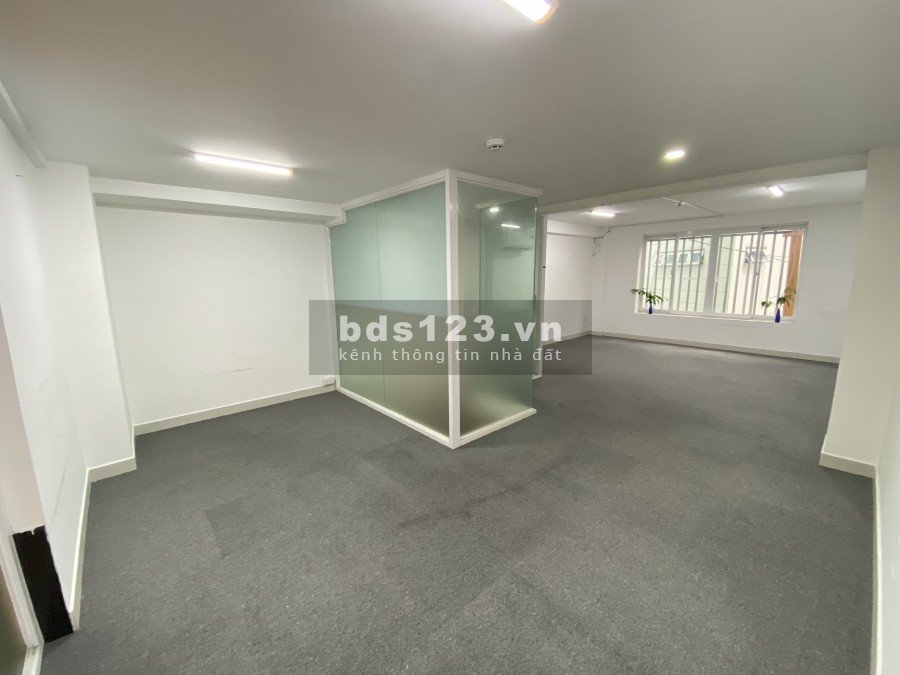 Cho thuê căn phòng dt 35m2, ngay trung tâm thành phố, camera giám sát