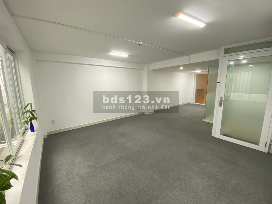 Cho thuê căn phòng dt 35m2, ngay trung tâm thành phố, camera giám sát