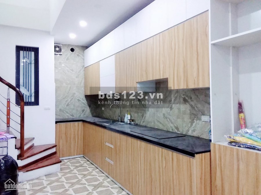 Bán nhà Vĩnh Hưng gần ô tô. ngõ rộng, thông còn mới đẹp, ở ngay, dt 40m2, giá 3 tỷ