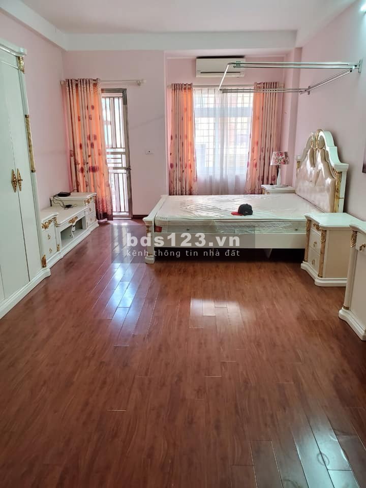 Bán nhà Hoàng Quốc Việt phân lô, vỉa hè, ô tô đỗ cửa 60m2, 4 tầng, 4.5m, giá 10.6 tỷ