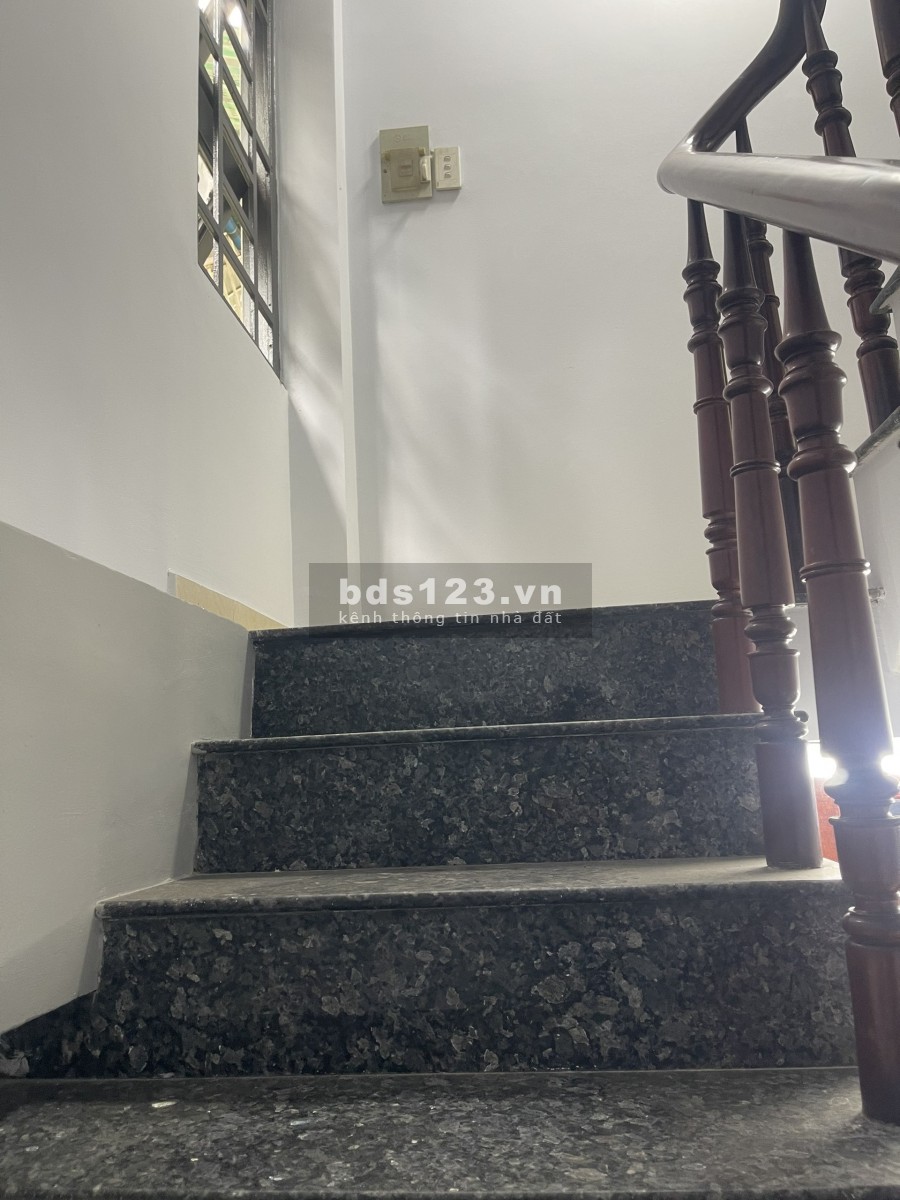 Cần bán gấp nhà đường Sư Vạn Hạnh, Phường 3, Quận 10, diện tích 50m2