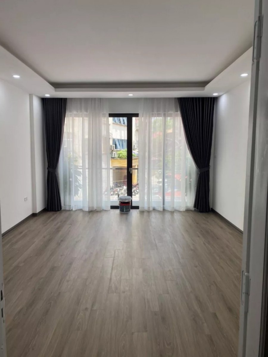 Cần bán nhà Hoàng Ngân, Cầu Giấy diện tích 55m2, 6 tầng, ô tô đỗ. ở ngay