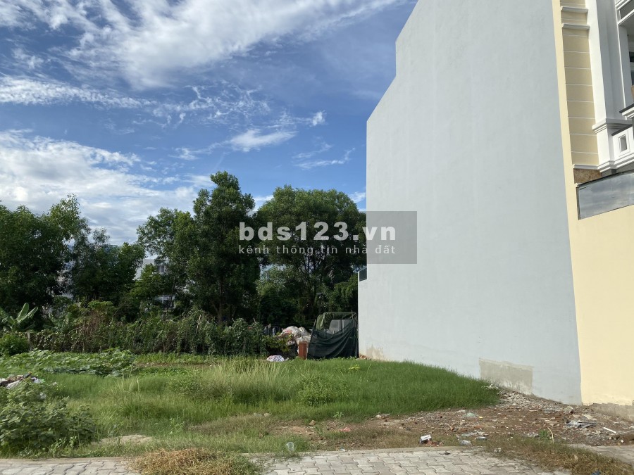 Bán gấp lô đất 5x20=100m2 mặt tiền Tỉnh Lộ 10, Thổ cư 100% sổ hồng riêng