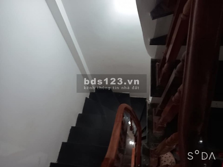 Bán nhà nguyên căn Vạn Phúc dt 33m2, 4 tầng kiên cố, giá 2.7 tỷ, lhcc