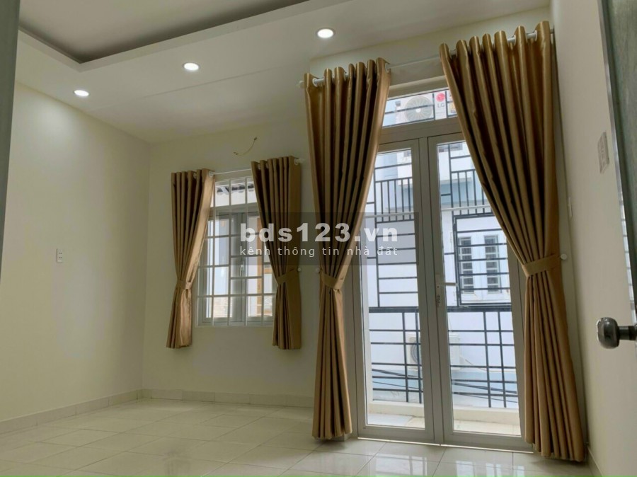 Cần bán gấp nhà đường Sư Vạn Hạnh, Phường 3, Quận 10, diện tích 50m2