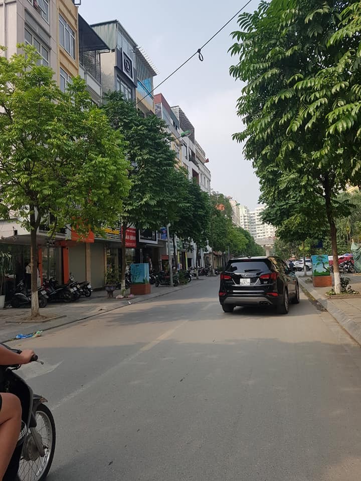 Nhà 100m2 mặt phố Duy Tân Cầu Giấy kinh doanh nhà hàng 25 tỷ.