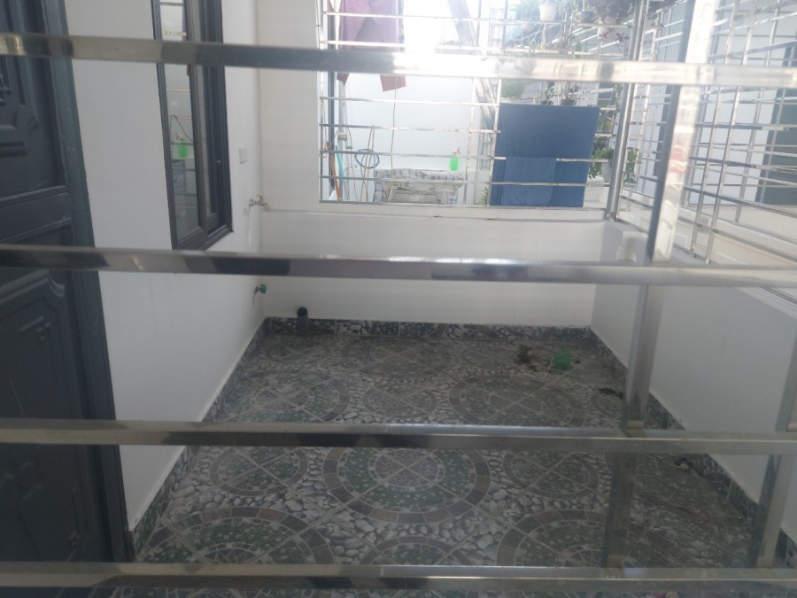 Cần Bán nhà gấp Đông tác Quận Đống Đa giá bán 5 tỷ, dt 47m2, đúc 4 Tầng