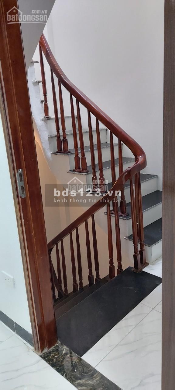 Siêu hiếm, nhà 5 tầng đẹp ở ngay tại đường Thanh Bình Quận Hà Đông 33m2 hơn 3 tỉ.