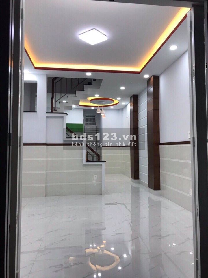 Chính chủ bán nhà mới xây 1T2L, đường 1 sẹc 5m xe hơi vào tận nhà