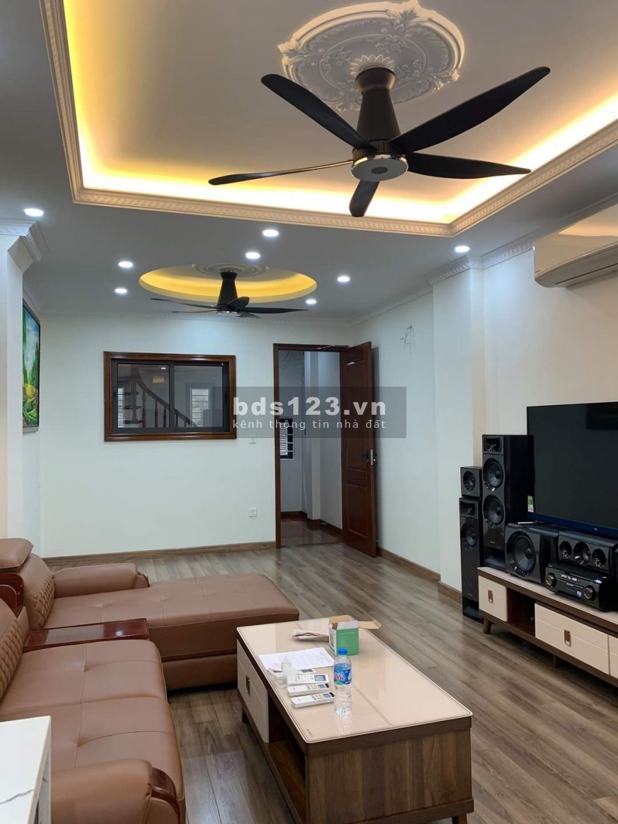 Bán nhà nguyên căn Cầu Giấy, dt 53m2, 4 tầng, giá chỉ 5.3 tỷ, thương lượng chính chủ