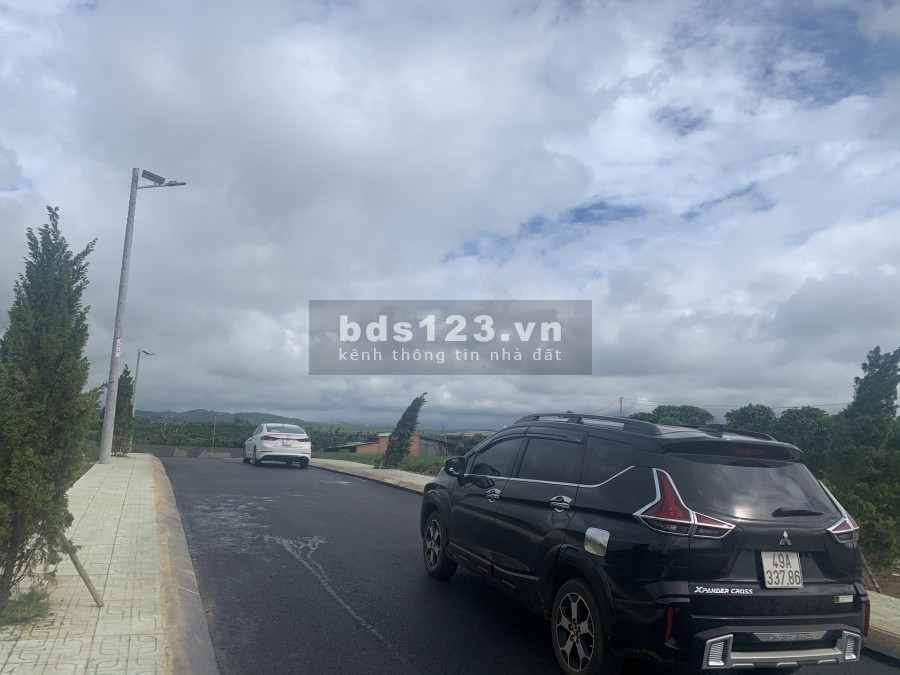 Đất mặt tiền đường nhựa diện tích 200m2 giá 800 triệu, hỗ trợ giấy phép xây dựng.
