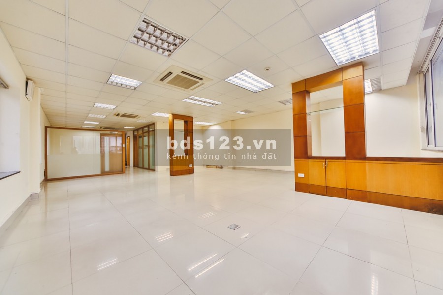 Cho thuê tòa văn phòng đường láng đầu ngã tư sở, ngã tư Sở, giá 55 triệu/tháng