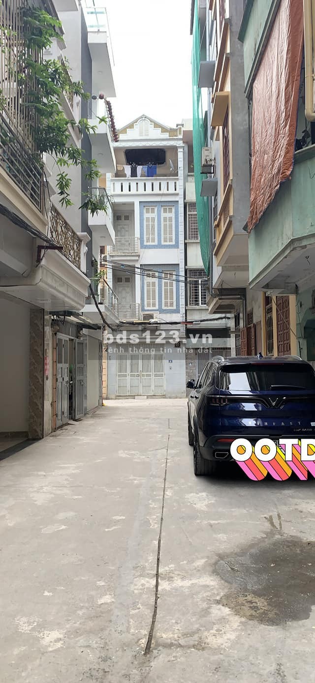 Cần tiền bán gấp phố Định Công, vỉa mét ra đường lớn, kinh doanh, khu vực dân trí cao