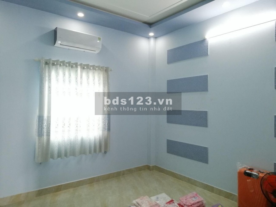 Nhà Phú Định Quận 8 diện tích 60m2 Hẻm Xe Hơi Cách Mặt Tiền 15m.