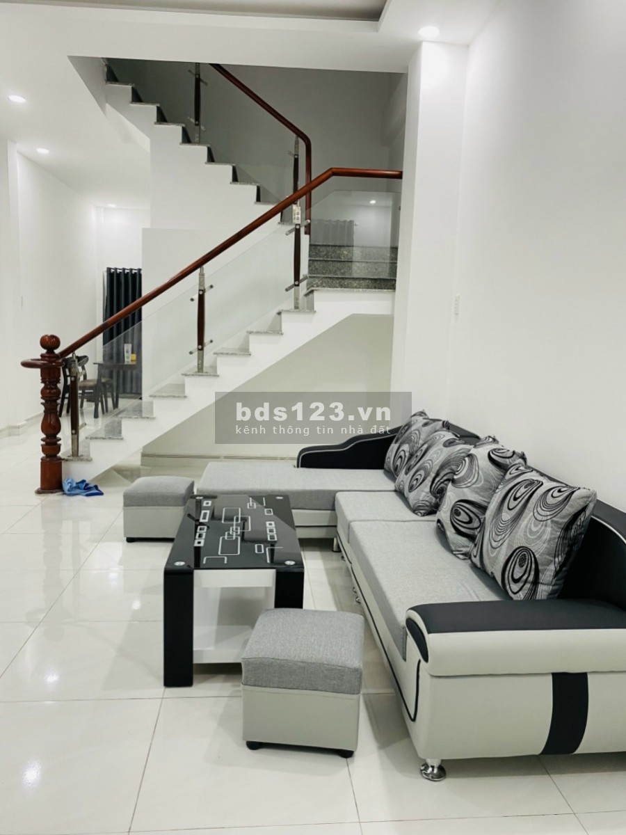 Nhà nhánh Quốc Lộ 13 cách trạm thu phí suối giữa 500m, giá bán 2.35 tỷ