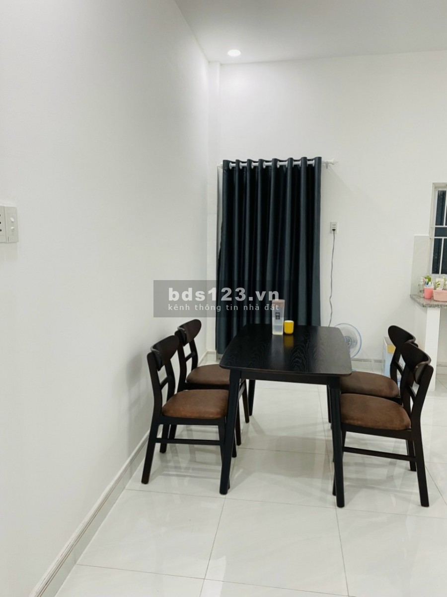 Nhà nhánh Quốc Lộ 13 cách trạm thu phí suối giữa 500m, giá bán 2.35 tỷ