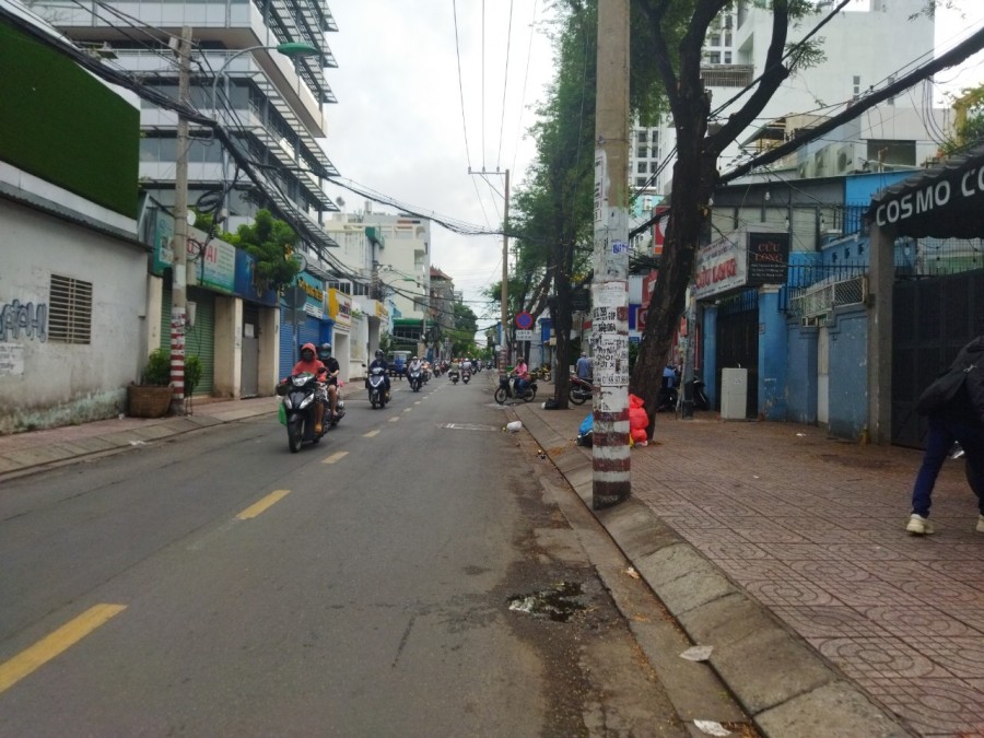 Nhà riêng mặt tiền khu Phan Xích Long Diện tích 6,5m x 20,5m, giá bán 30 tỷ, lhcc