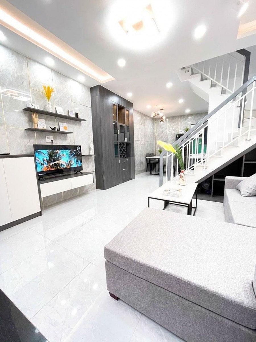 Covid bán nhà Quận 10 diện tích 41m2 ngang 4,3m 3 tầng đúc giá 5,5 tỷ