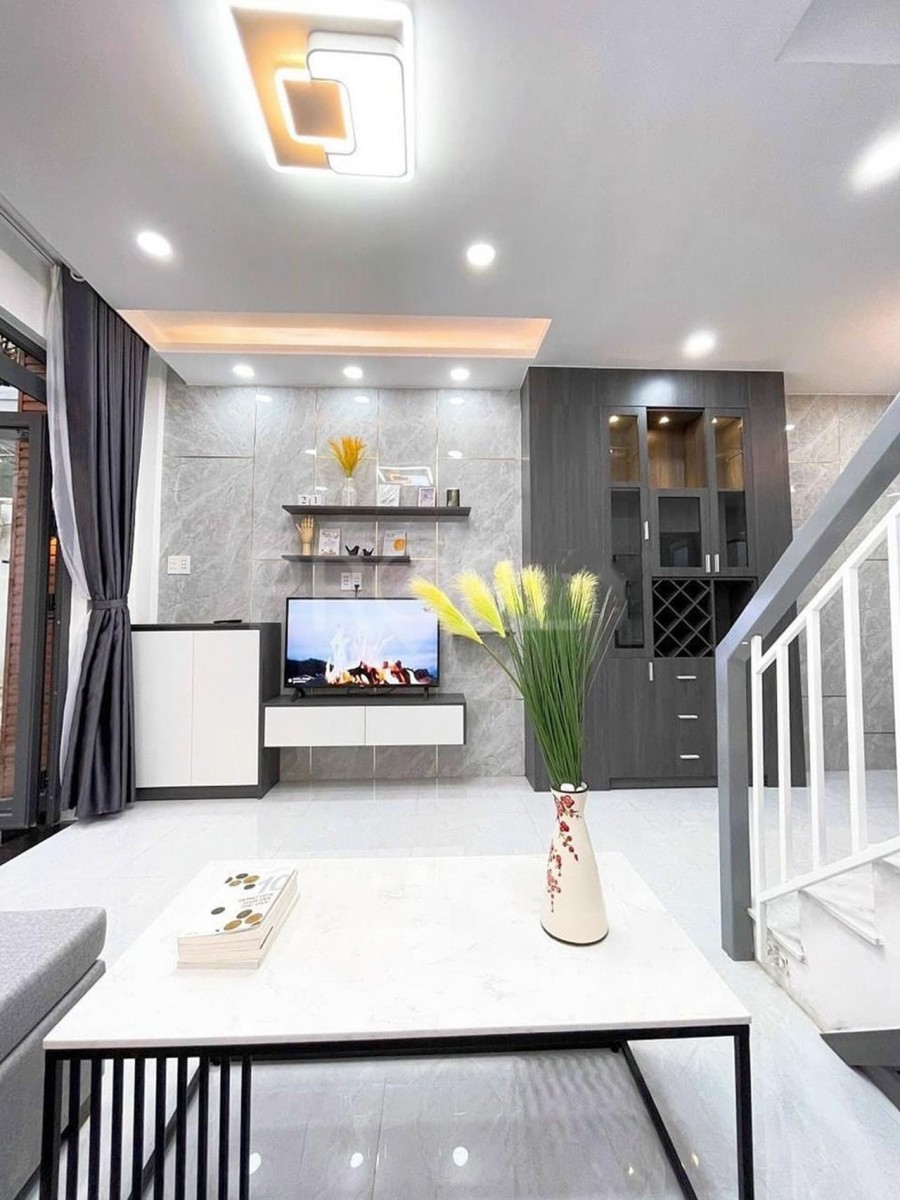 Covid bán nhà Quận 10 diện tích 41m2 ngang 4,3m 3 tầng đúc giá 5,5 tỷ
