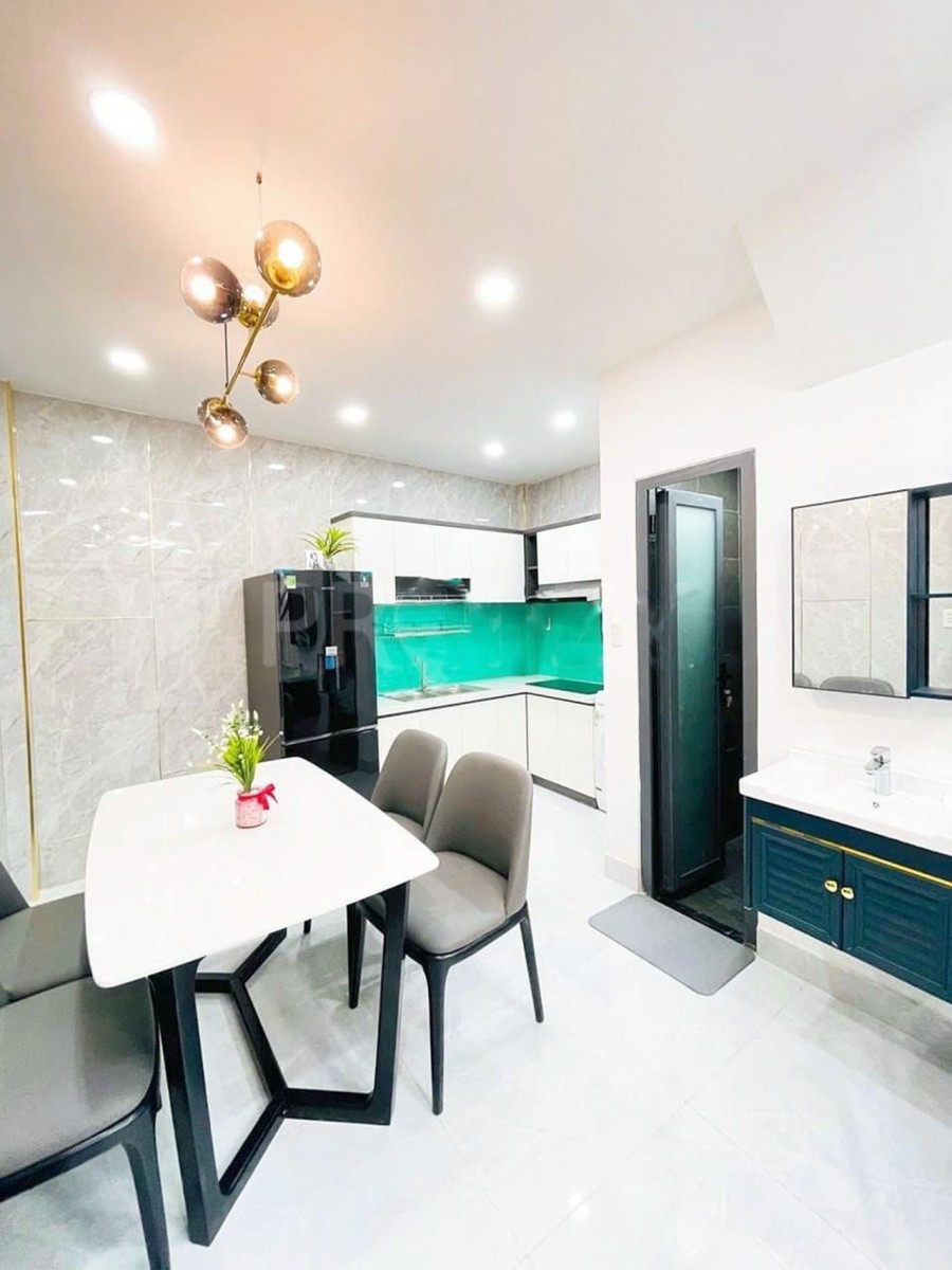 Covid bán nhà Quận 10 diện tích 41m2 ngang 4,3m 3 tầng đúc giá 5,5 tỷ