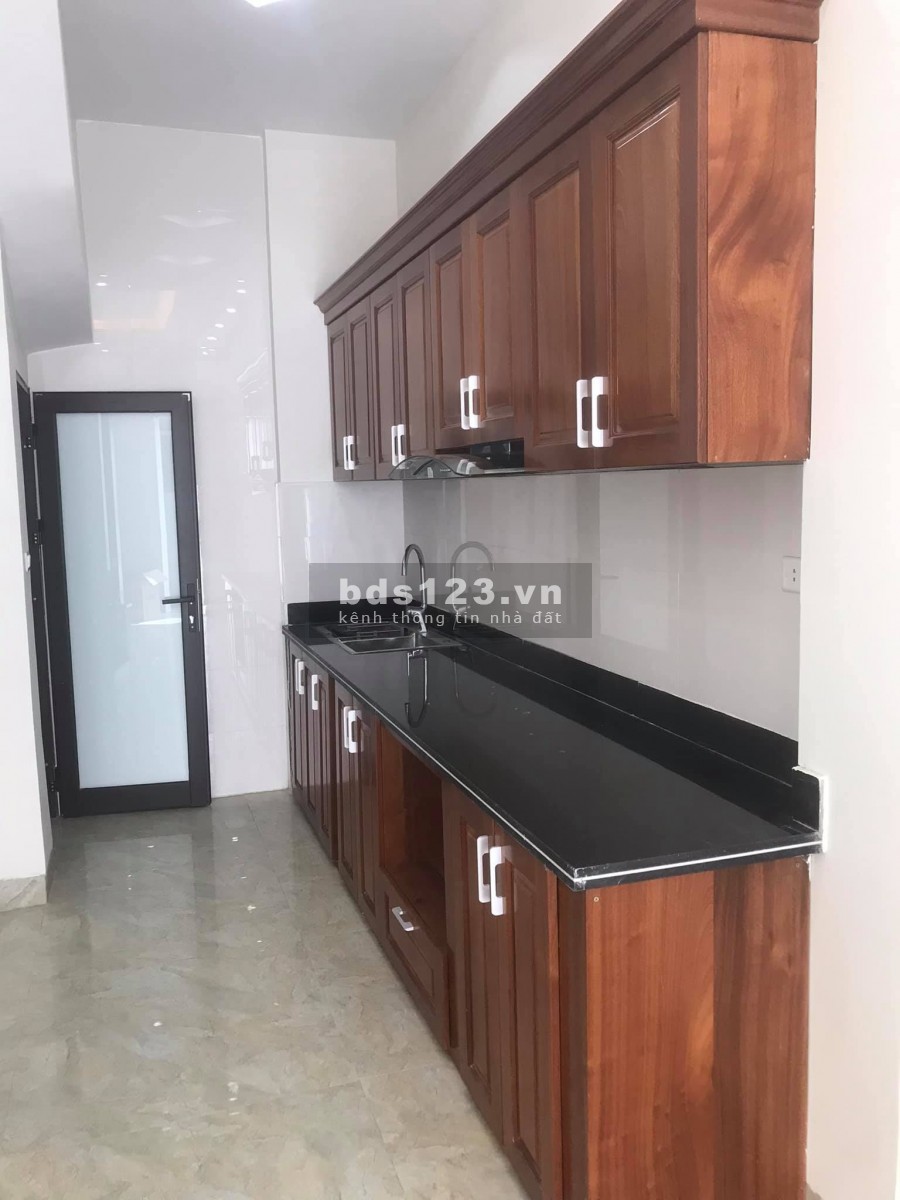 Chỉ nhỉnh 2 tỷ có ngay nhà mới phố Ngô Gia tự 35m*5T ô tô đỗ cổng