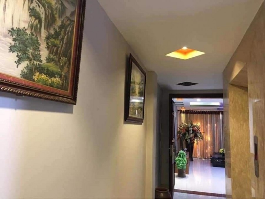 Bán gấp nhà chính chủ 4 tầng phố Hoàng văn Thái lô góc, ô tô tránh giá 18 tỷ.