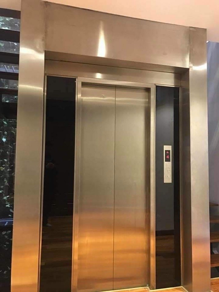 Bán gấp nhà chính chủ 4 tầng phố Hoàng văn Thái lô góc, ô tô tránh giá 18 tỷ.