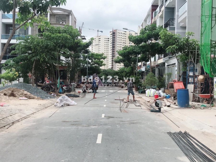 Bán gấp lô đất 5x20=100m2 mặt tiền Tỉnh Lộ 10, Thổ cư 100% sổ hồng riêng