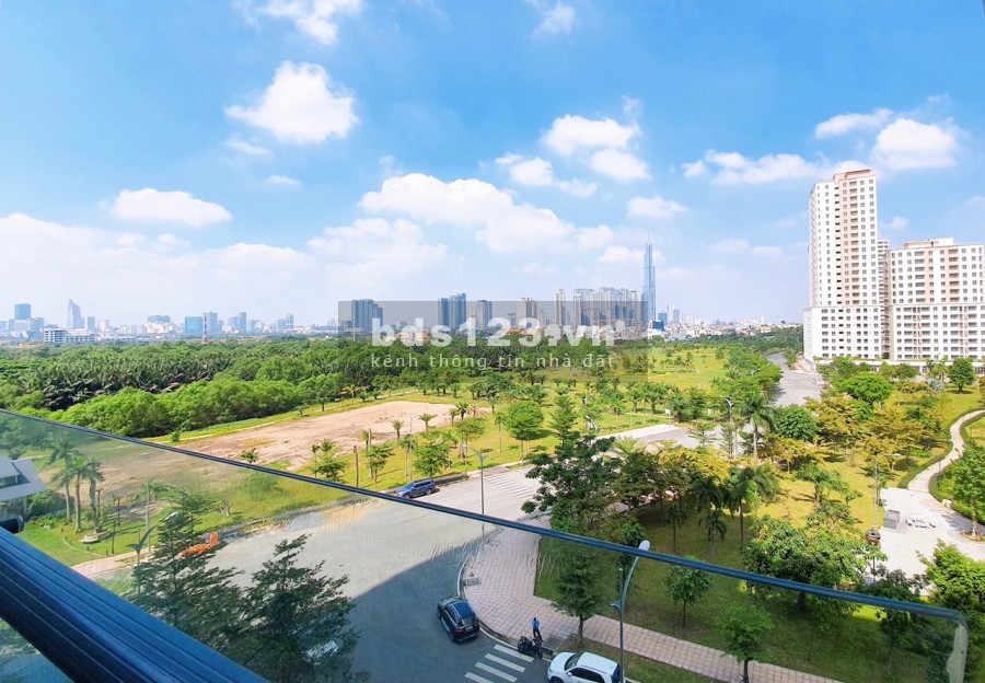 Bán căn 1 pn, có ban công tầng trung view công viên, Landmark 81, liên hệ 0934117218