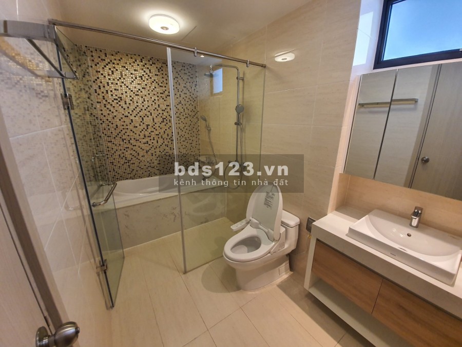 Bán căn 1 pn, có ban công tầng trung view công viên, Landmark 81, liên hệ 0934117218