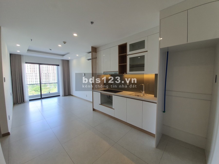 Bán căn 1 pn, có ban công tầng trung view công viên, Landmark 81, liên hệ 0934117218