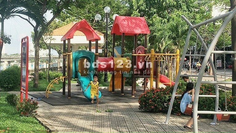 Mùa dịch cần bán nhà phố mới, sang tên công chứng ngay. DT210m2, 5PN, 5wc. Giá 4ty9 có ngân hàng hỗ trợ