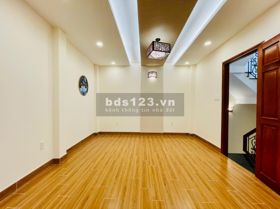 Cho Thuê Nhà Hồng Hà, Quận Tân Bình, diện tích sử dụng 8x18, 3 lầu