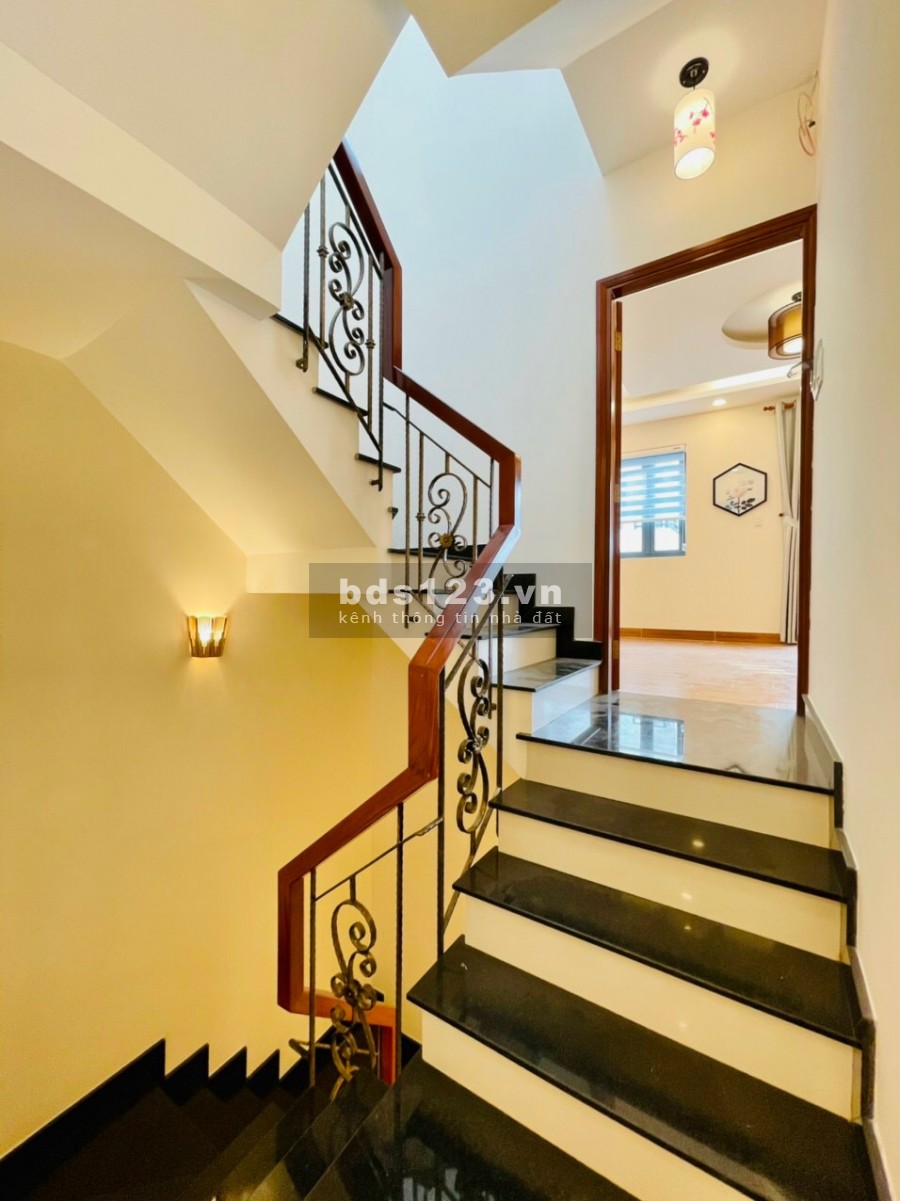 Cho Thuê Nhà Hồng Hà, Quận Tân Bình, diện tích sử dụng 8x18, 3 lầu