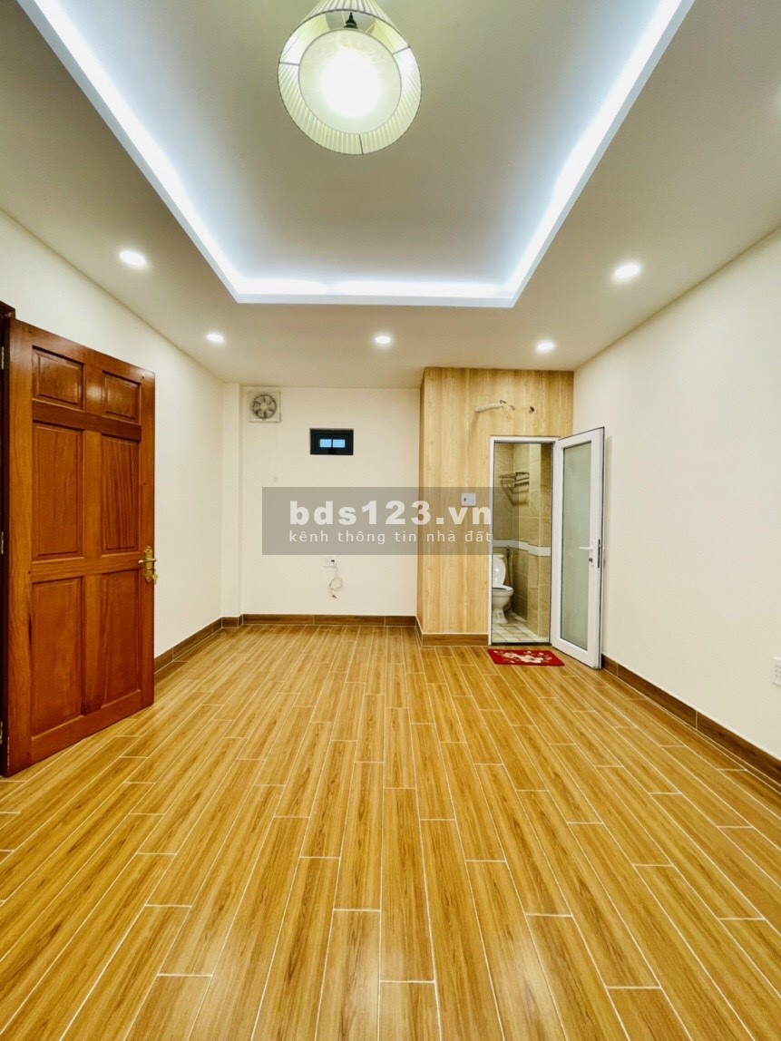 Cho Thuê Nhà Hồng Hà, Quận Tân Bình, diện tích sử dụng 8x18, 3 lầu