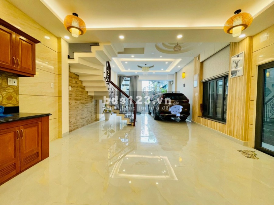 Cho Thuê Nhà Hồng Hà, Quận Tân Bình, diện tích sử dụng 8x18, 3 lầu