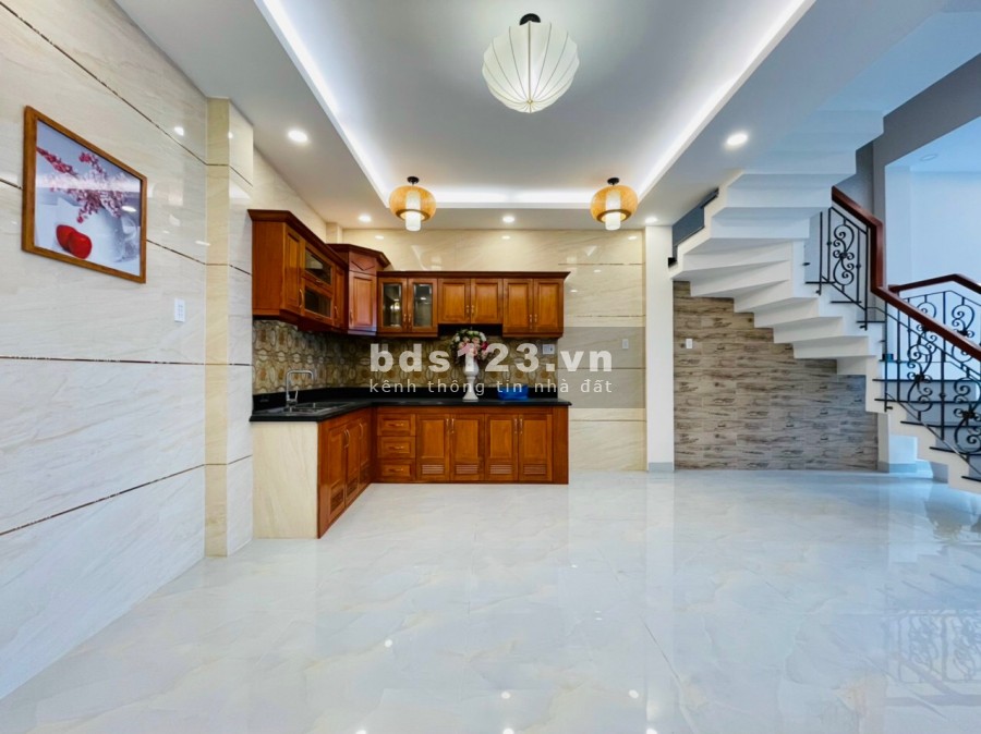 Cho Thuê Nhà Hồng Hà, Quận Tân Bình, diện tích sử dụng 8x18, 3 lầu