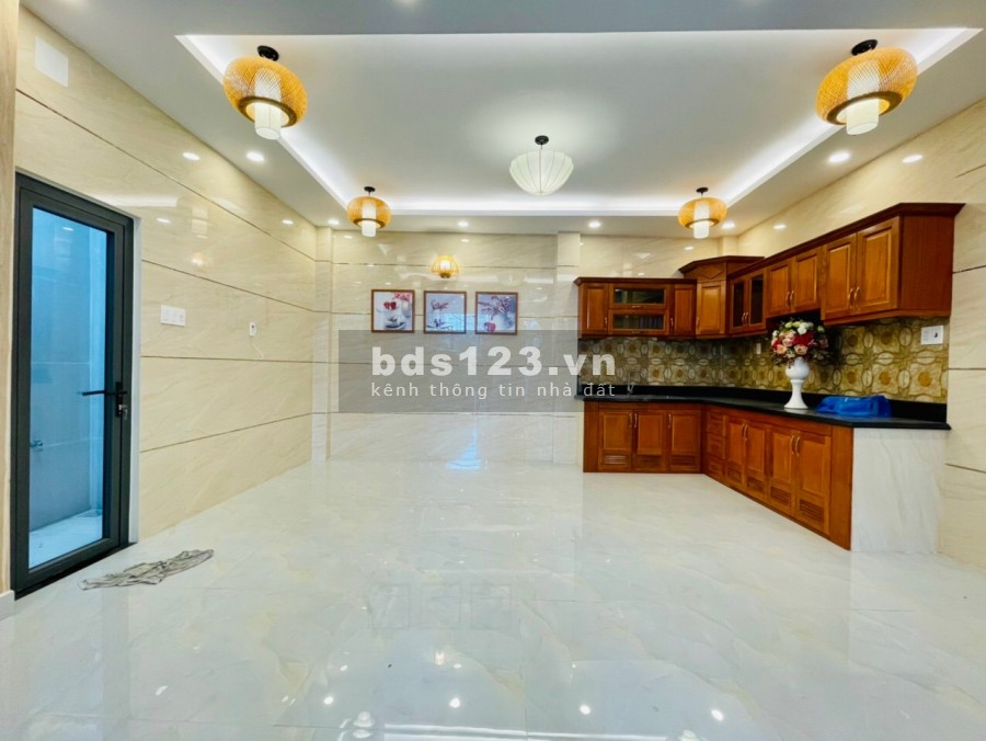 Cho Thuê Nhà Hồng Hà, Quận Tân Bình, diện tích sử dụng 8x18, 3 lầu