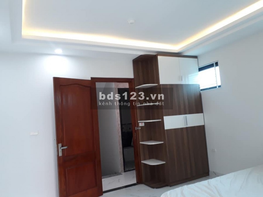 Bán gấp nhà Bồ Đề,nội thất sang trọng,nhà mới, 5 tầng diện tích 35m2, giá chỉ 3,5 tỷ