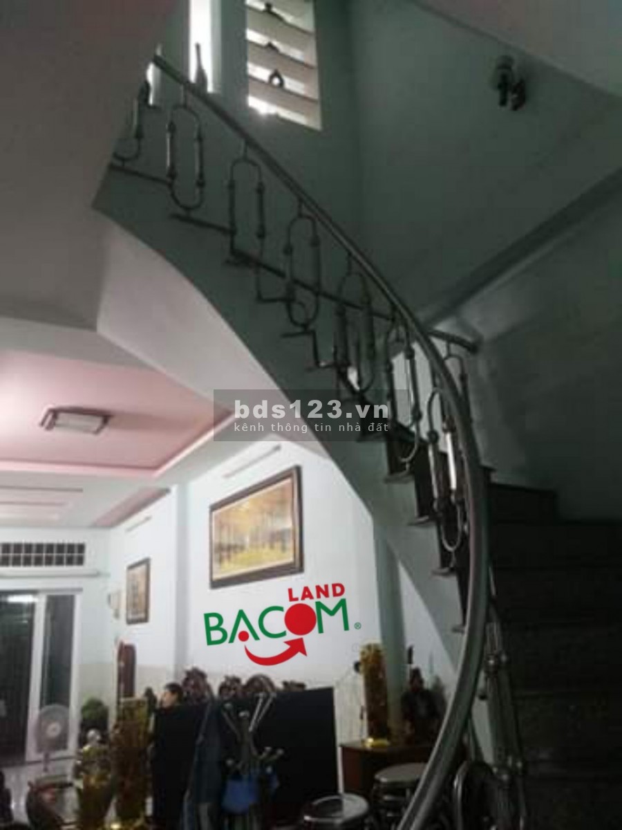 Bán nhà 1 trệt 2 lầu vòng xoay Tân Phong, dt 88m2, sổ riêng thổ cư 100%, giá chỉ 4.5 tỷ
