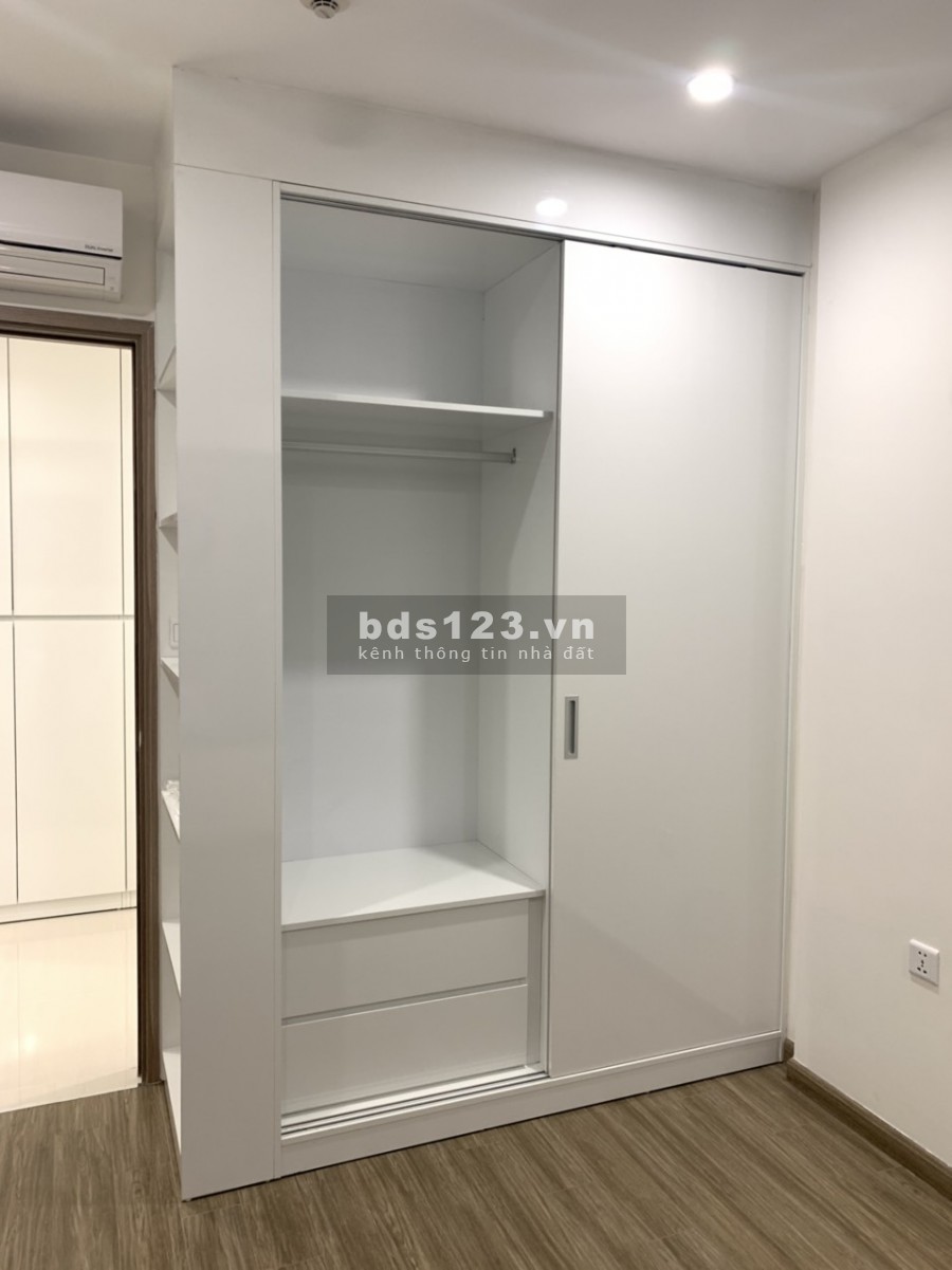 Mình còn căn 1PN 43m2 cho thuê nội thất cơ bản bên Chung cư Vinhomes Smart City Tây Mỗ