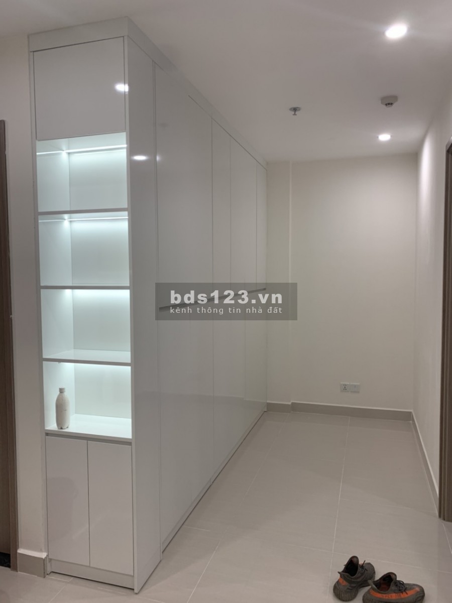 Mình còn căn 1PN 43m2 cho thuê nội thất cơ bản bên Chung cư Vinhomes Smart City Tây Mỗ