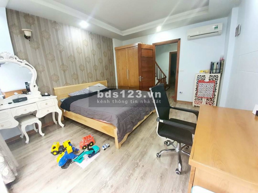 Bán nhà Hoa Bằng, Ngõ rộng rãi, Kinh doanh đỉnh, dt 42m2 x 5 tầng, giá 8.3tỷ