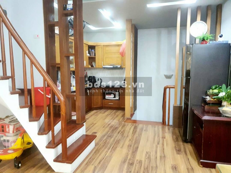 Bán nhà Hoa Bằng, Ngõ rộng rãi, Kinh doanh đỉnh, dt 42m2 x 5 tầng, giá 8.3tỷ