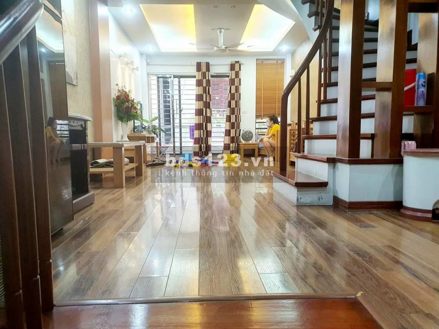 Bán nhà Hoa Bằng, Ngõ rộng rãi, Kinh doanh đỉnh, dt 42m2 x 5 tầng, giá 8.3tỷ
