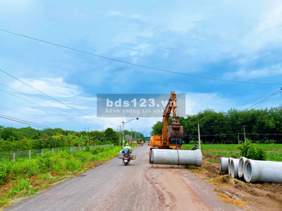 Muốn mua chung cư cho con gái trên thành phố nên bán đi miếng đất lớn ở quê, sổ hồng, đúng giá 390 tr/sổ