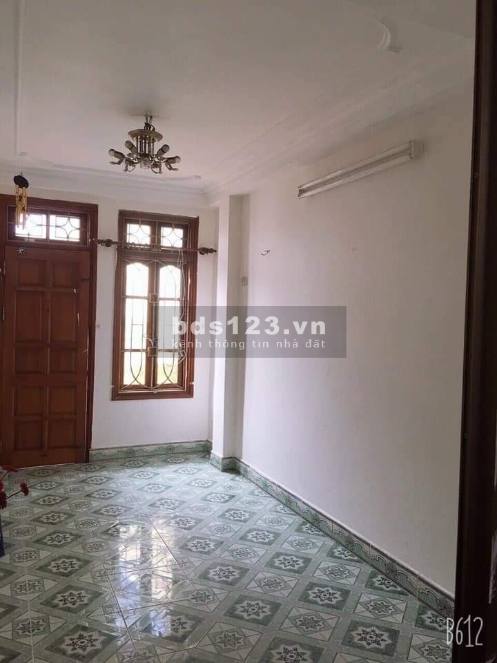 Bán nhà mặt phố kinh doanh ngày đem. giá nhỉnh 2 tỷ, sổ đỏ chính chủ giao dịch nhanh