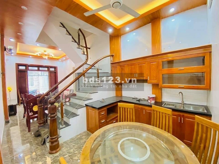 Bán nhà Bà Triệu dt 38m2 5 tầng ô tô đỗ vài mét giá bán chỉ 2,8 tỷ, mt 4.8m