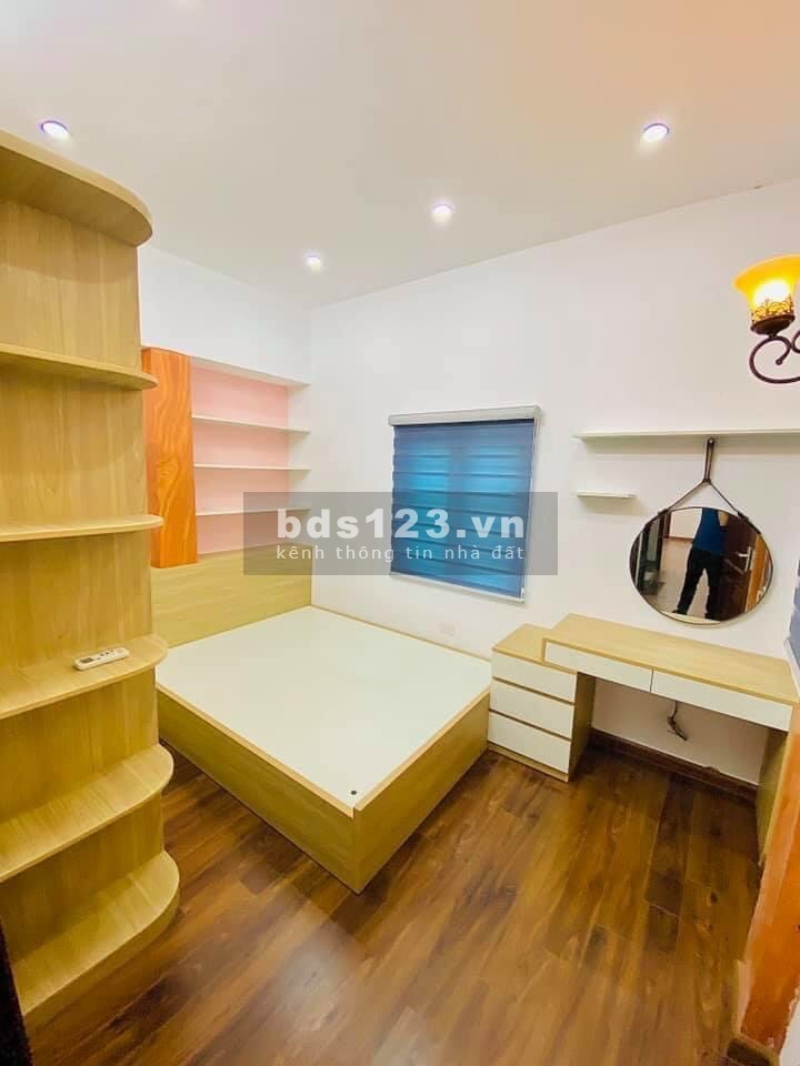 Bán nhà Bà Triệu dt 38m2 5 tầng ô tô đỗ vài mét giá bán chỉ 2,8 tỷ, mt 4.8m